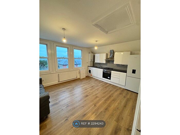 1 Bedroom Flat To Rent In Blandfield Road, London, SW12