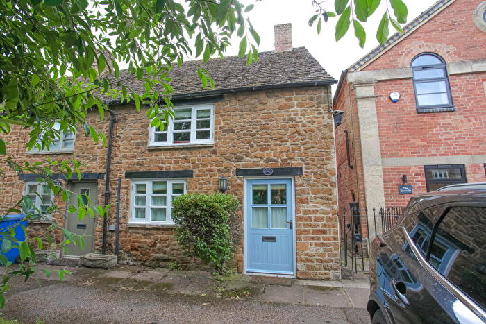 2 Bedroom Cottage For Sale In Folly Cottage, New Street, Deddington, OX15