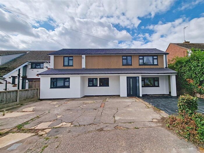 4 Bedroom Detached House For Sale In The Chase, Kings Road, Southminster, CM0