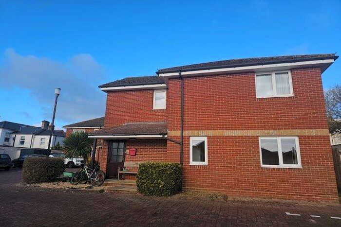 2 Bedroom Flat To Rent In Fitzroy Street, Sandown, PO36