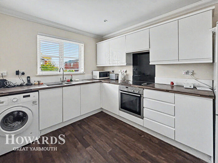 3 Bedroom Semi-Detached House For Sale In School Road, Martham, NR29