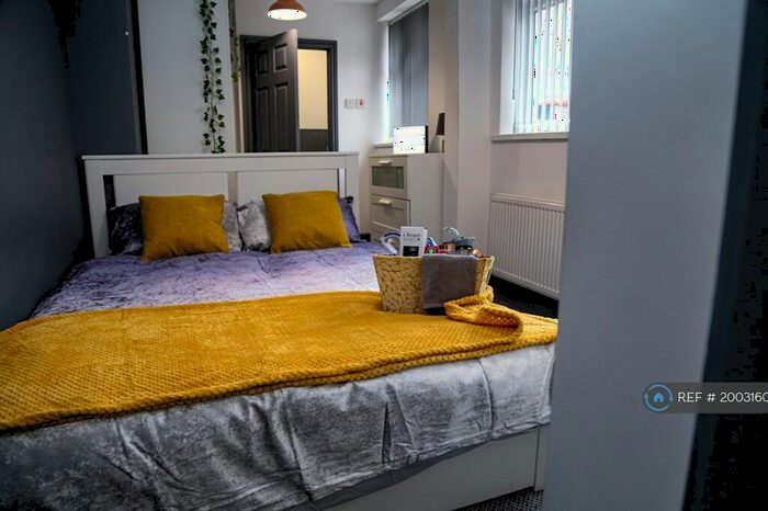 5 Bedroom Terraced House To Rent In Ukraine Road, Salford, M7