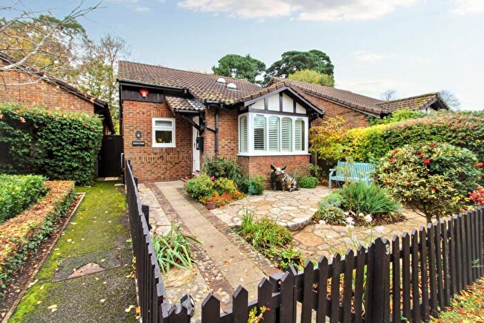 2 Bedroom Detached Bungalow For Sale In Stratford Place, Lymington, SO41