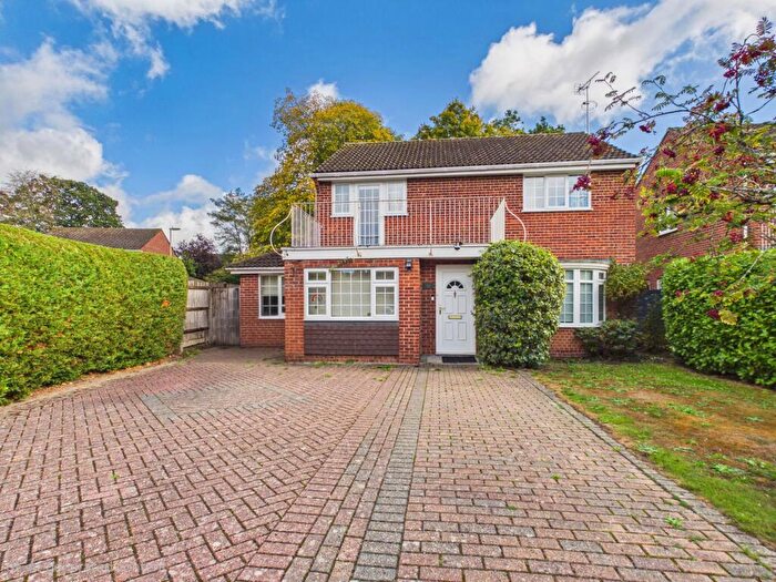 5 Bedroom Detached House For Sale In Sheridan Crescent, Baughurst, RG26