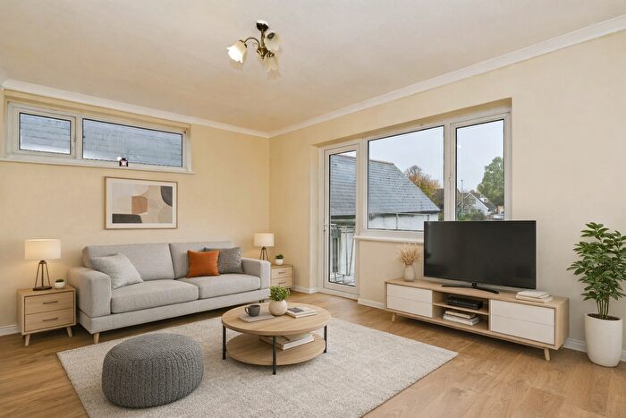 2 Bedroom Maisonette For Sale In High Street, Hayes, UB3