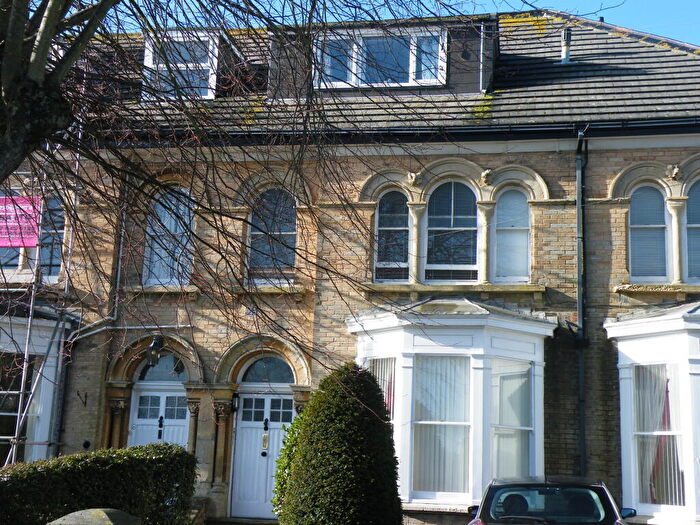1 Bedroom Flat To Rent In Connaught Road - Weymouth, DT4