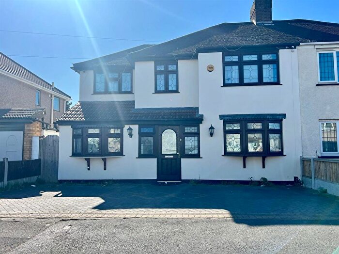 5 Bedroom Property To Rent In Carnforth Gardens, Hornchurch, RM12