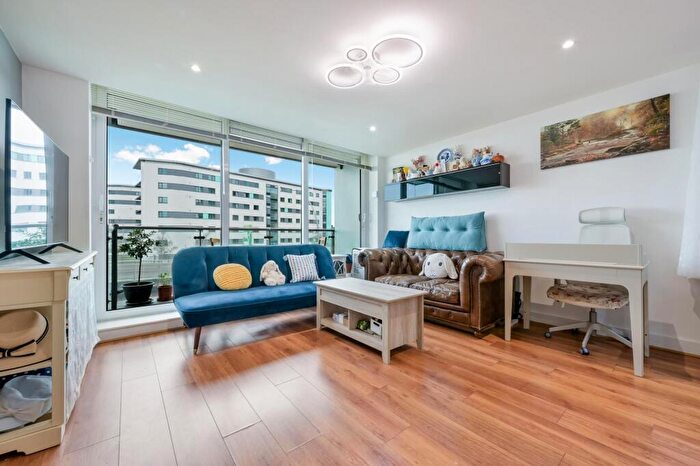 1 Bedroom Flat For Sale In Fathom Court, Gallions Reach, E16