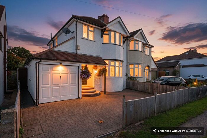 3 Bedroom Semi-Detached House For Sale In Kenville Road, Kennington, OX1