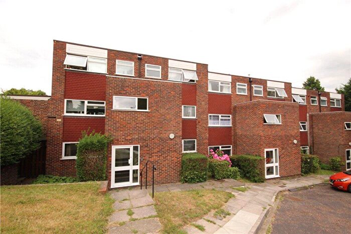 Studio To Rent In Woodlands Court, Woking, Surrey, GU22
