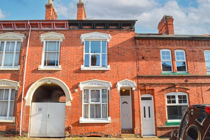 4 Bedroom Terraced House For Sale In Montague Road, Clarendon Park, Leicester, LE2