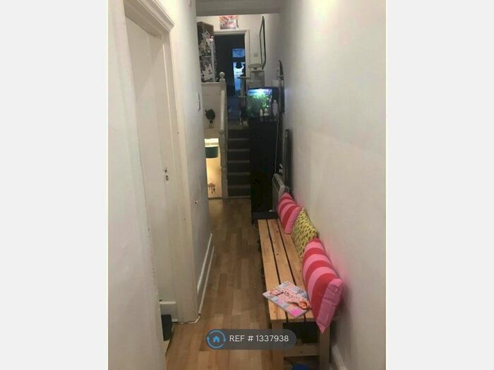 2 Bedroom Flat To Rent In Queens Road, London, E11