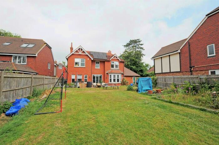 4 Bedroom Detached House To Rent In Kiln Close, Hellingly, Hailsham, BN27