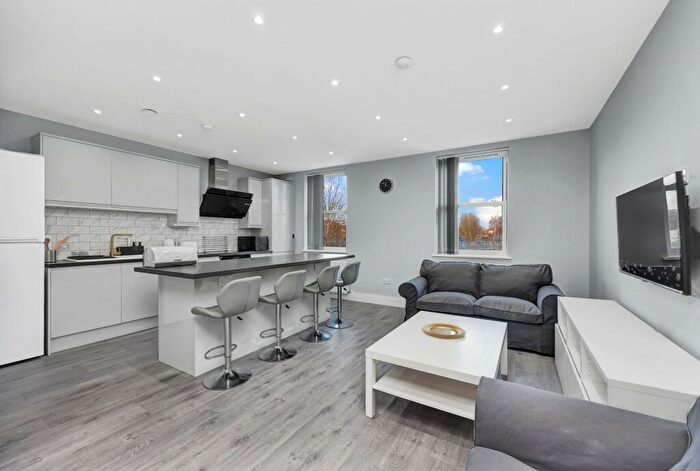 2 Bedroom Flat To Rent In Earlham Grove, E7