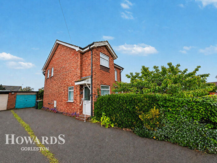 3 Bedroom Detached House For Sale In Willow Avenue, Bradwell, NR31
