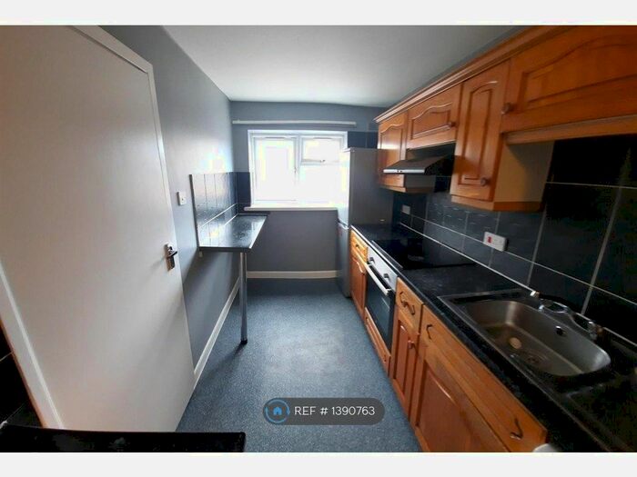 2 Bedroom Flat To Rent In Haywards Heath, Haywards Heath, RH16