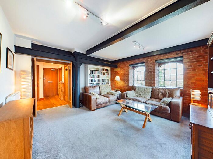 2 Bedroom Apartment To Rent In Addlestone, Surrey, KT15