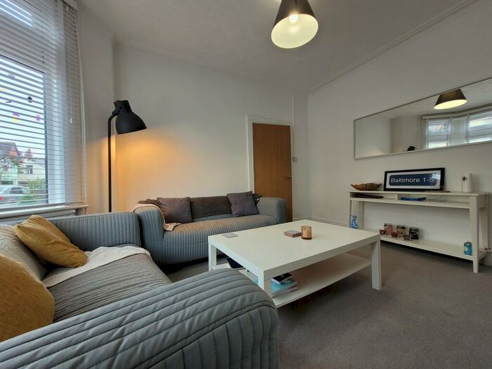 4 Bedroom House To Rent In Summerfield Avenue, Heath, CF14