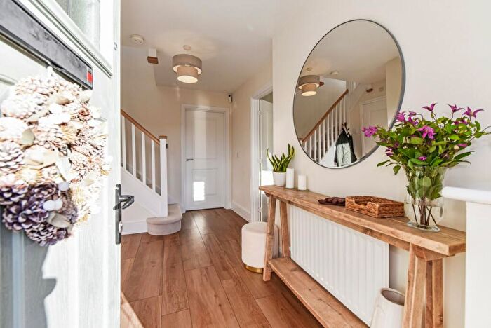 4 Bedroom Detached House For Sale In Minstrel Close, Alton, Hampshire, GU34