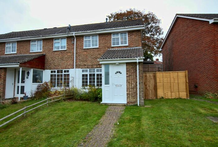 3 Bedroom Semi-Detached House To Rent In Lymington, Hampshire SO41