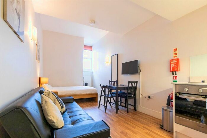 Studio To Rent In Kensington High Street, Kensington, W8