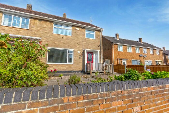 3 Bedroom Semi-Detached House To Rent In Abbots Close, Daybrook, NG5