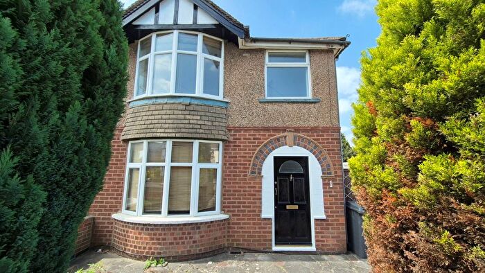 3 Bedroom Semi-Detached House For Sale In Rockley Road, Leicester, Leicestershire, LE4