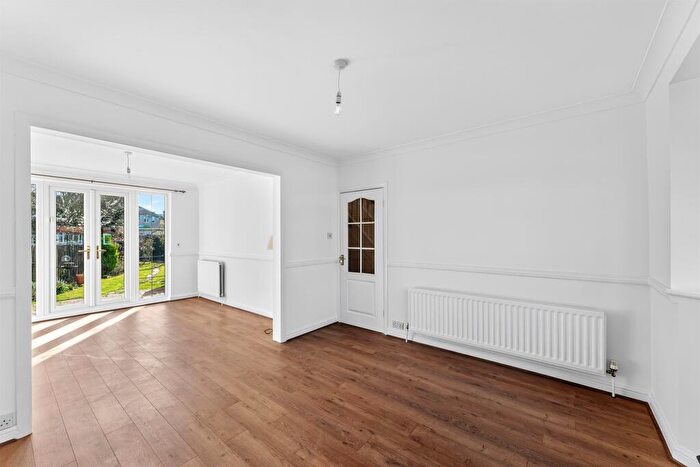 5 Bedroom Semi Detached House For Sale In Thurleston Avenue, Morden, SM4