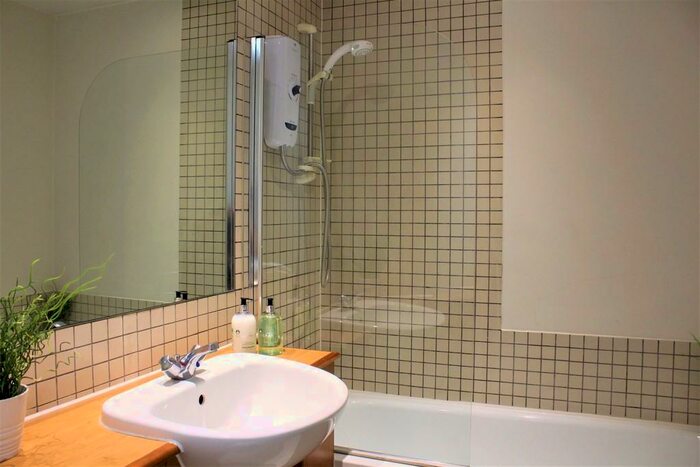 2 Bedroom Apartment To Rent In Lawrence House, City Road, Clerkenwell, London, EC1V