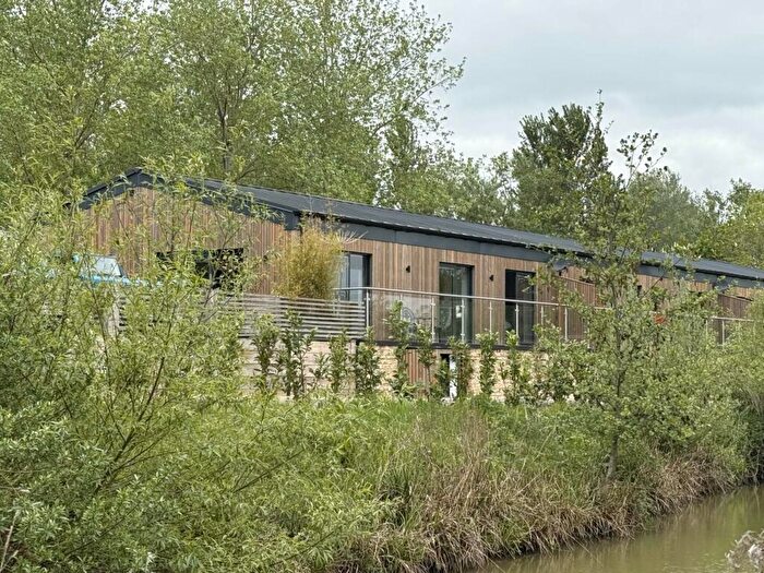 3 Bedroom House For Sale In Wiltshire, SN15