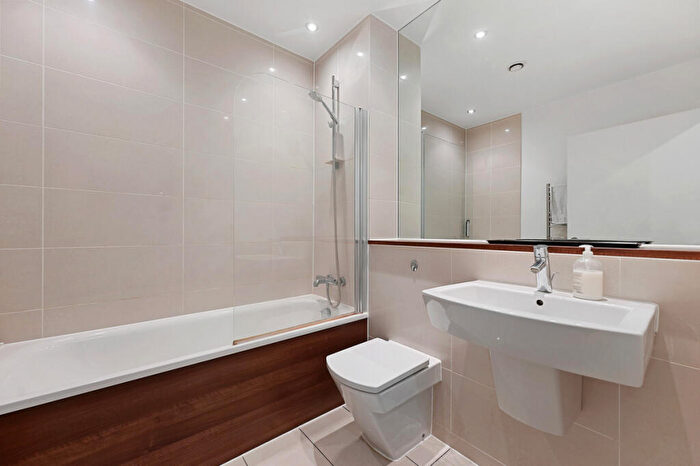 2 Bedroom Flat For Sale In Hillside, London, NW10
