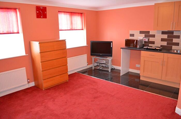 Studio To Rent In Pickard Close, Southgate, N14