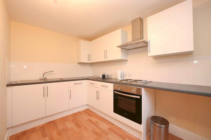 3 Bedroom Flat To Rent In Clapham Manor Street, London, SW4