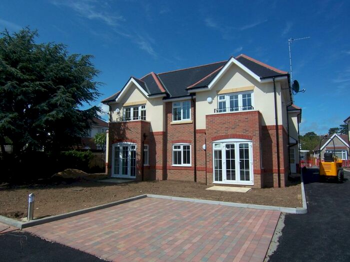 2 Bedroom Apartment To Rent In Christchurch, BH23