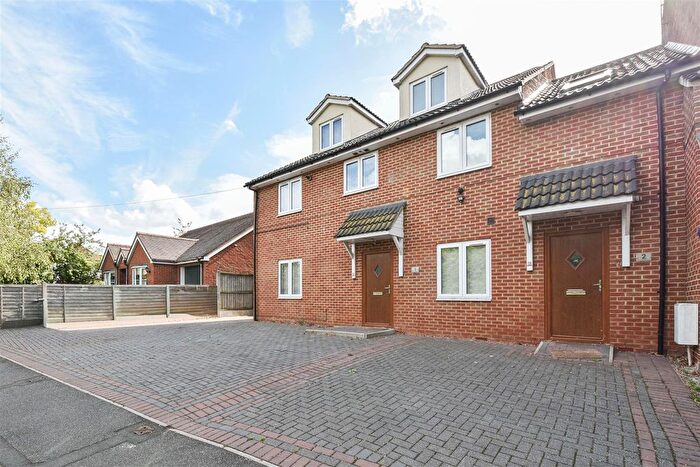 2 Bedroom Flat For Sale In Tipps Cross Lane, Hook End, Brentwood, CM15