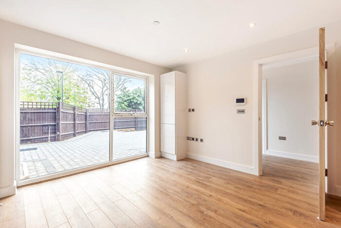 1 Bedroom Flat To Rent In Princes Road, Buckhurst Hill, IG9