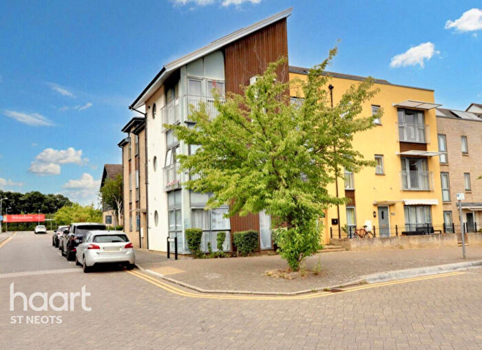 2 Bedroom Apartment For Sale In Station Square, St Neots, PE19