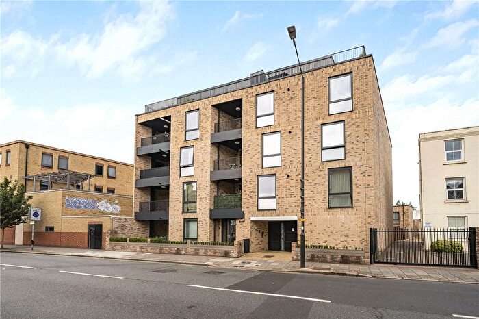 1 Bedroom Flat For Sale In Phoenix House, - Merton Road, London, SW19