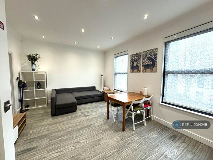 1 Bedroom Flat To Rent In First Floor Front, London, N4