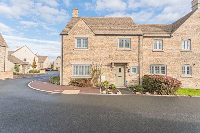 3 Bedroom Semi-Detached House For Sale In Shearers Way, Tetbury, GL8