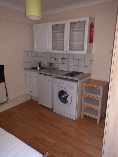 Terraced House To Rent In Hammersmith Road, London, W14