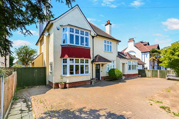 5 Bedroom Detached House For Sale In Holland Avenue, Cheam, SM2