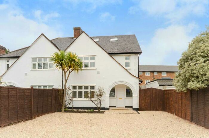 4 Bedroom Semi-Detached House To Rent In Malden Road, New Malden, KT3