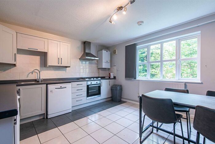 5 Bedroom Terraced House To Rent In Gadd Street, Nottingham, NG7