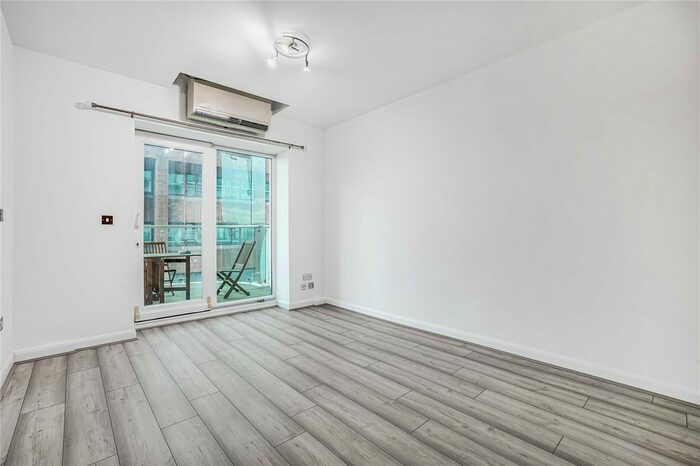 3 Bedroom Flat To Rent In Cavalier House, - Uxbridge Road, Ealing, W5