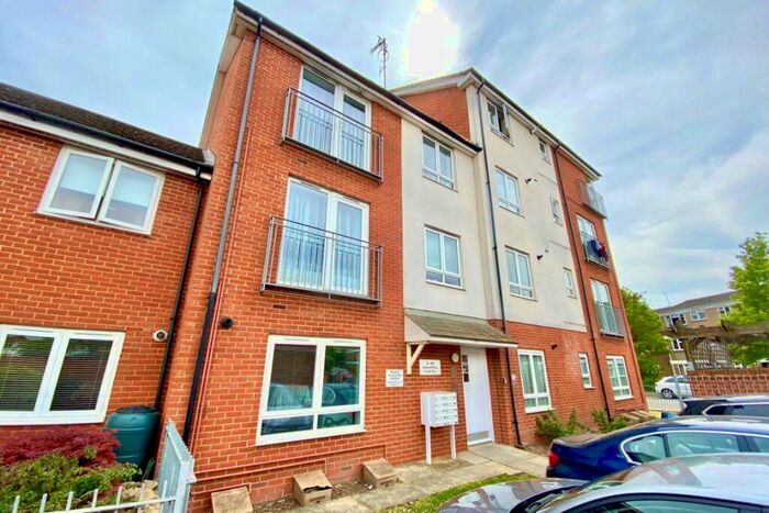 2 Bedroom Flat To Rent In Tamar Way, SL3