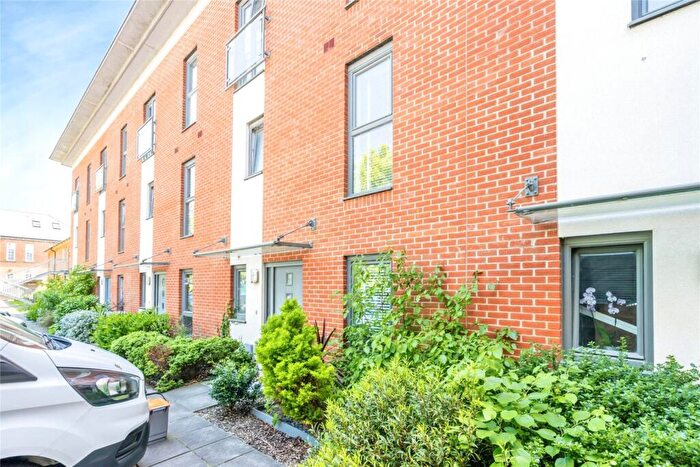 2 Bedroom Maisonette For Sale In Longley Road, Chichester, West Sussex, PO19
