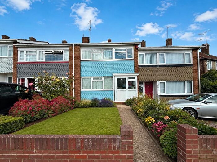 3 Bedroom Terraced House For Sale In Florence Avenue, Luton, LU3