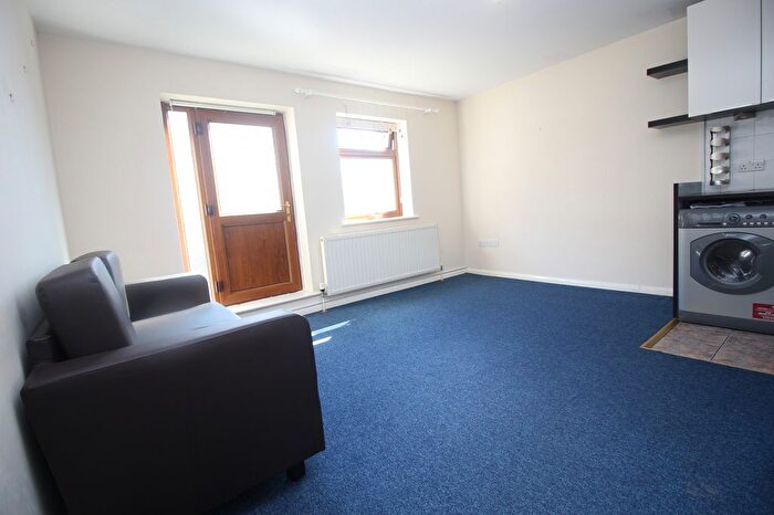 2 Bedroom Flat To Rent In West Street, London, E11