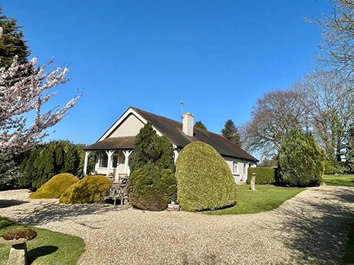 4 Bedroom Detached Bungalow For Sale In Evesham Road, Stow-on-the-Wold, GL54